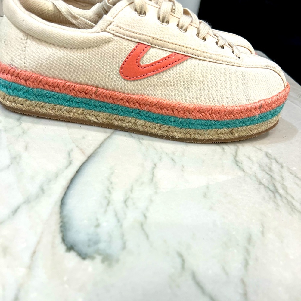 NWOT Women Beachy/Espadrille Tretorn 7.5